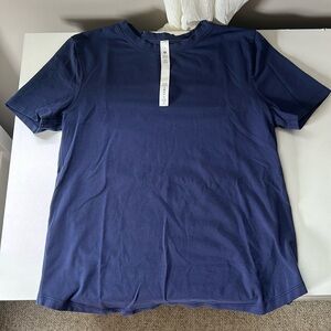 Lululemon t shirt